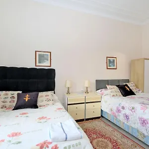 Grand Mansion 9 Beds Sleeps 17 Parking - Groups Holiday home Aberdeen